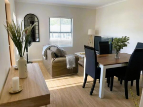Cozy Camelot, Stellenbosch